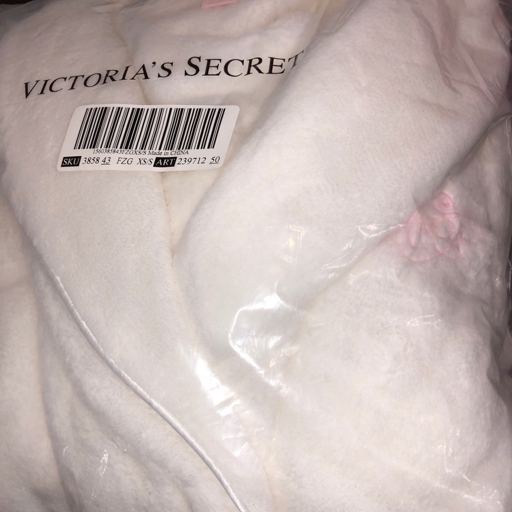 Victoria’s Secret Cozy Plush Long Robe Ivory